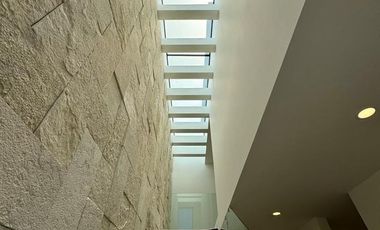 Casa de autor nueva en renta en Altozano