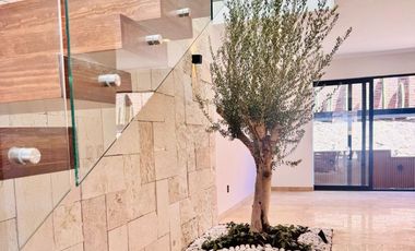 Casa de autor nueva en renta en Altozano
