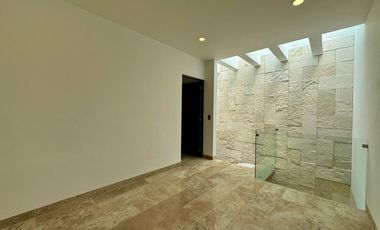 Casa de autor nueva en renta en Altozano