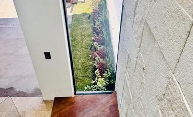 Casa de autor nueva en renta en Altozano