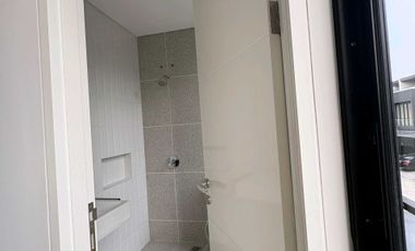 Disewakan Rumah Baru Gress Northwest Central 2LT 3KT LT60m Dekat Universitas Ciputra Surabaya Barat