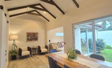 MODERNA Y REMODELADA CASA EN BOSQUE LOS BATROS, SAN PEDRO DE LA PAZ