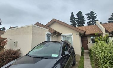 MODERNA Y REMODELADA CASA EN BOSQUE LOS BATROS, SAN PEDRO DE LA PAZ