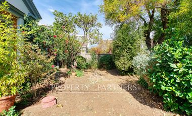 Casa con maravilloso patio, en venta en Ñuñoa