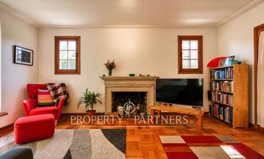 Casa con maravilloso patio, en venta en Ñuñoa