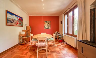 Casa con maravilloso patio, en venta en Ñuñoa