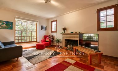 Casa con maravilloso patio, en venta en Ñuñoa