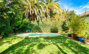 Casa con maravilloso patio, en venta en Ñuñoa