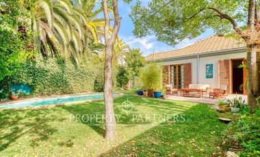 Casa con maravilloso patio, en venta en Ñuñoa