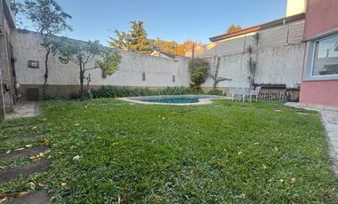 Casa 4 ambientes. Piscina. Olivos.