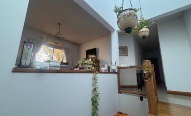 Casa 4 ambientes. Piscina. Olivos.