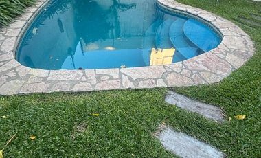 Casa 4 ambientes. Piscina. Olivos.
