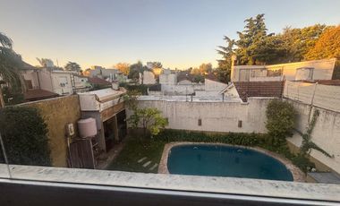 Casa 4 ambientes. Piscina. Olivos.