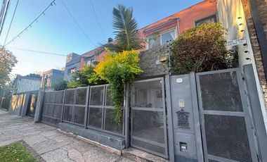 Casa 4 ambientes. Piscina. Olivos.