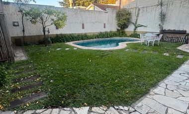 Casa 4 ambientes. Piscina. Olivos.