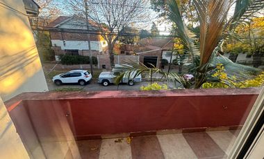 Casa 4 ambientes. Piscina. Olivos.