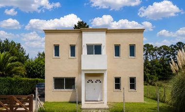 CASA 5 AMBIENTES EN VENTA, PARQUE SAKURA, EXALTACION DE LA CRUZ