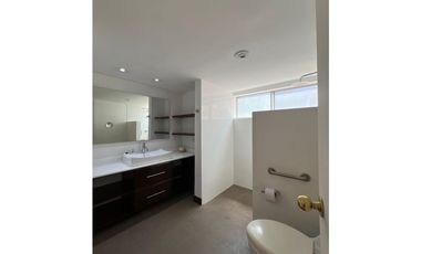 Se Arrienda Apartamento Amplio en Laureles Medellín