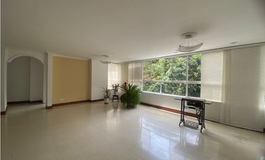Se Arrienda Apartamento Amplio en Laureles Medellín
