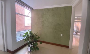 Se Arrienda Apartamento Amplio en Laureles Medellín