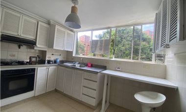 Se Arrienda Apartamento Amplio en Laureles Medellín