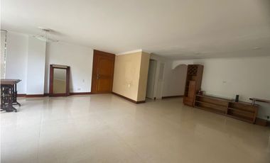 Se Arrienda Apartamento Amplio en Laureles Medellín