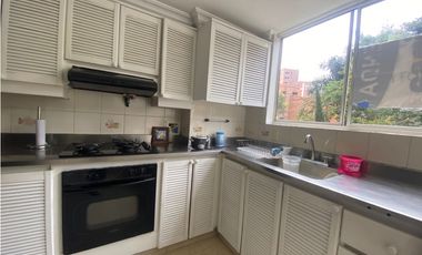 Se Arrienda Apartamento Amplio en Laureles Medellín