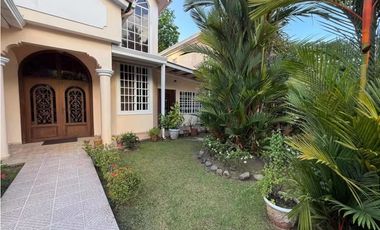 Venta de Casa Unifamiliar en Llanos de Curundú, Ancón | LH
