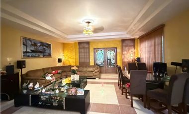 Venta de Casa Unifamiliar en Llanos de Curundú, Ancón | LH