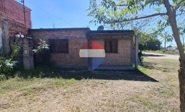 VENTA DE CASA A REFACIONAR B° BALCON, 3 AMBIENTES