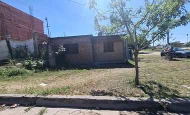 VENTA DE CASA A REFACIONAR B° BALCON, 3 AMBIENTES