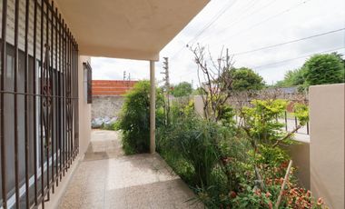 VENTA CASA TRES AMBIENTES Y TERRENO GLEW