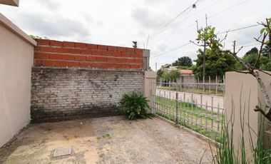 VENTA CASA TRES AMBIENTES Y TERRENO GLEW