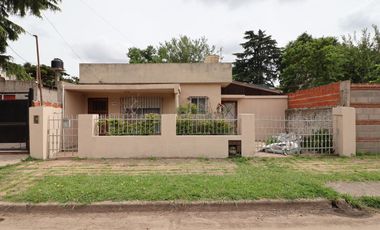 VENTA CASA TRES AMBIENTES Y TERRENO GLEW