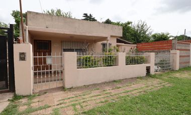 VENTA CASA TRES AMBIENTES Y TERRENO GLEW