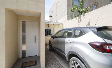 VENTA DE CASA CON PILETA -TRUJUI MORENO