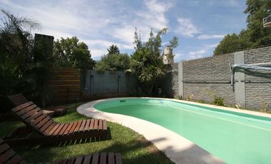 VENTA DE CASA CON PILETA -TRUJUI MORENO