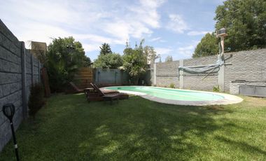 VENTA DE CASA CON PILETA -TRUJUI MORENO