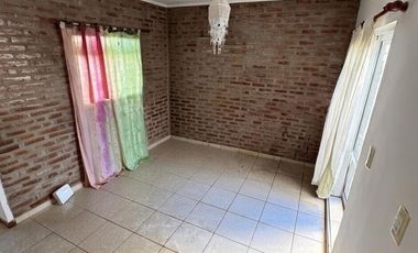 VENTA CASA 2 DORMITORIOS Y LOCAL COMERCIAL