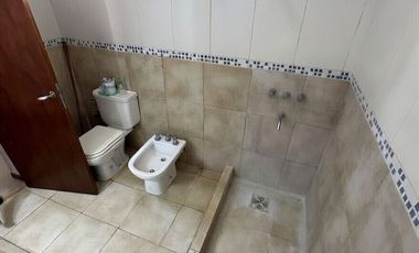 VENTA CASA 2 DORMITORIOS Y LOCAL COMERCIAL