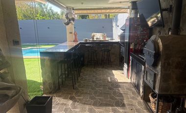 EXCLUSIVA RESIDENCIA EN CONDOMINIO PRIVADO SANTA ELENA