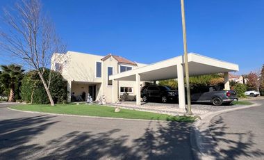 EXCLUSIVA RESIDENCIA EN CONDOMINIO PRIVADO SANTA ELENA