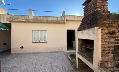 VENTA CASA 4 AMBIENTES EN EZPELETA