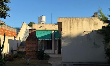VENTA CASA 4 AMBIENTES EN EZPELETA