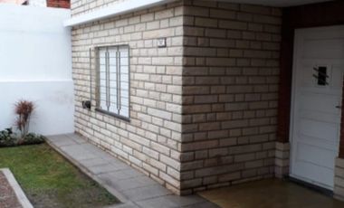 VENTA CASA 4 AMBIENTES EN EZPELETA