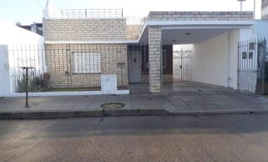 VENTA CASA 4 AMBIENTES EN EZPELETA
