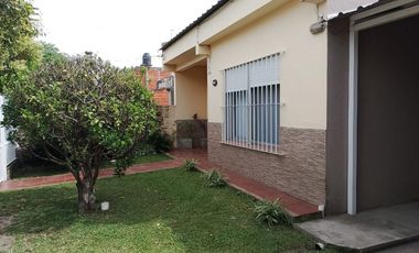 VIVIENDA MULTIFAMILIAR EN CLAYPOLE - GRAN TERRENO