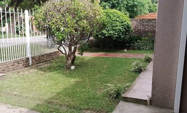 VIVIENDA MULTIFAMILIAR EN CLAYPOLE - GRAN TERRENO