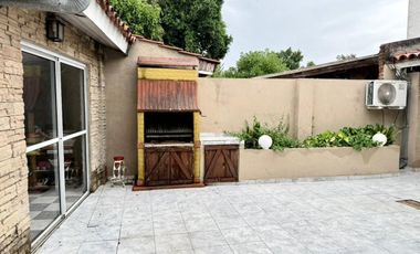 Venta PH 4 ambs. Exc. Ubicación. Quincho y Patio