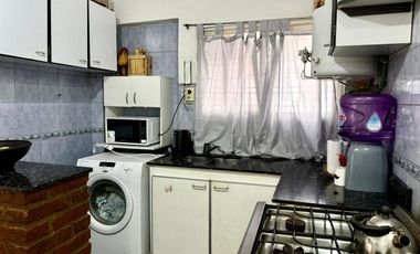 Venta PH 4 ambs. Exc. Ubicación. Quincho y Patio